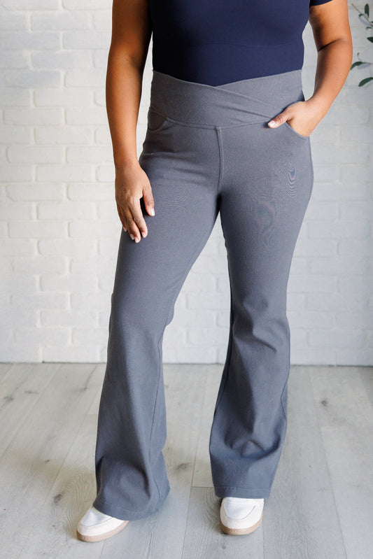 Building Habits Twill Flared Active Crossover Waist Pant in Titanium