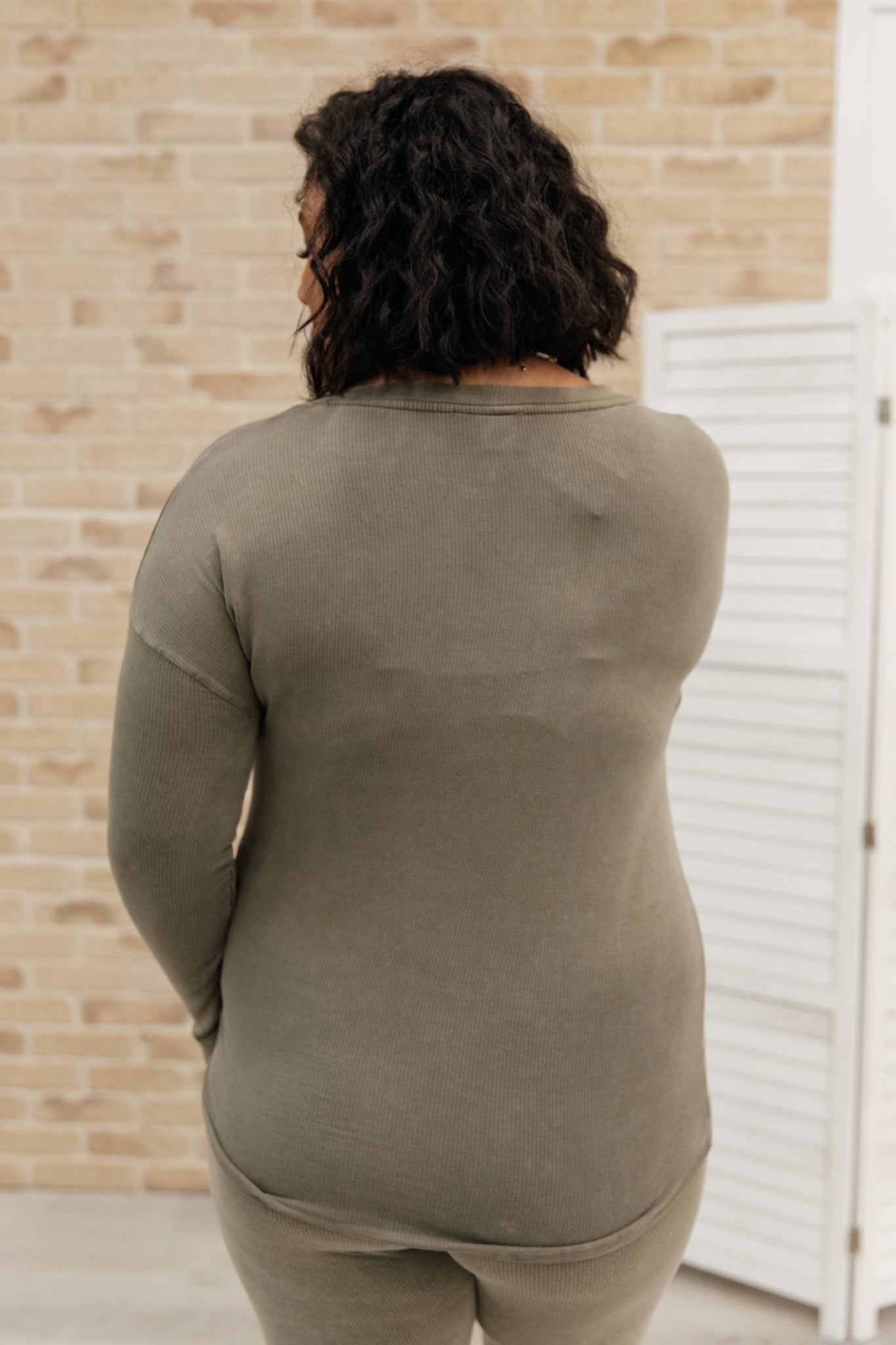 Essential Lounge Top in Mineral Wash Olive