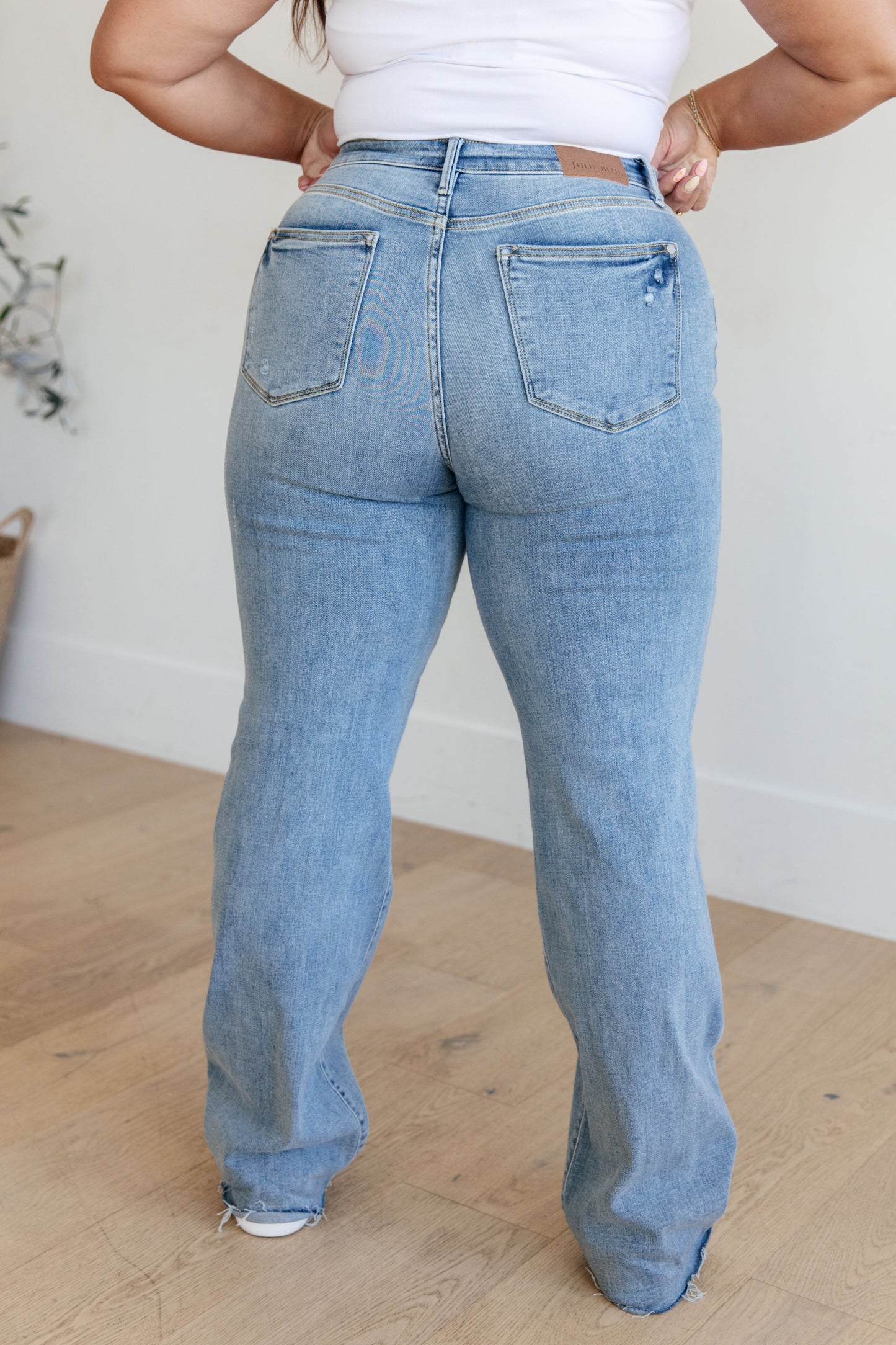 Judy Blue ~ Mildred High Rise V Front Waistband Straight Jeans