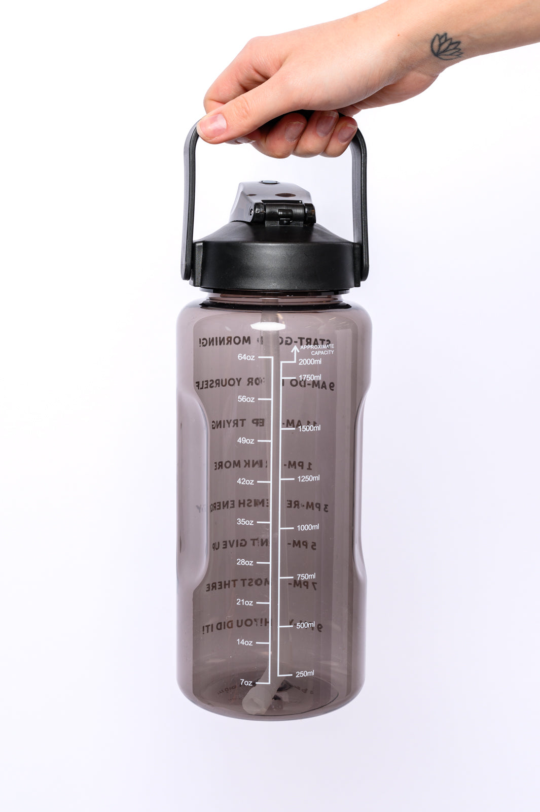 Elevated Water Tracking Bottle in Black – Lakeview Boutique