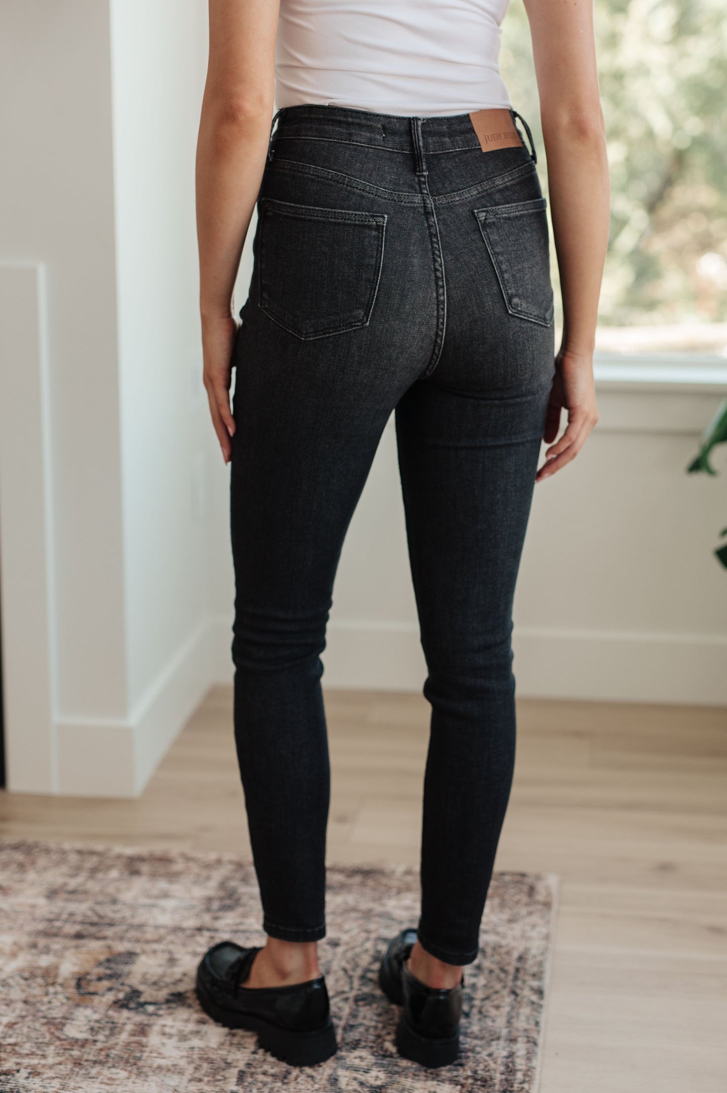 Judy Blue ~ Octavia High Rise Control Top Skinny Jeans in Washed Black