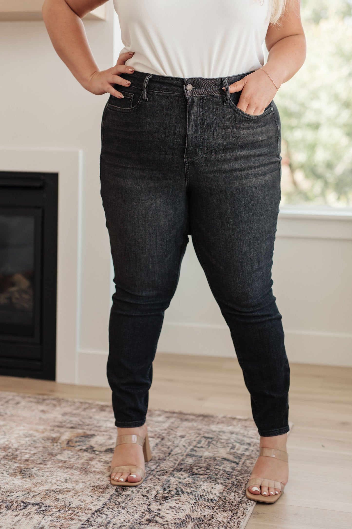 Judy Blue ~ Octavia High Rise Control Top Skinny Jeans in Washed Black