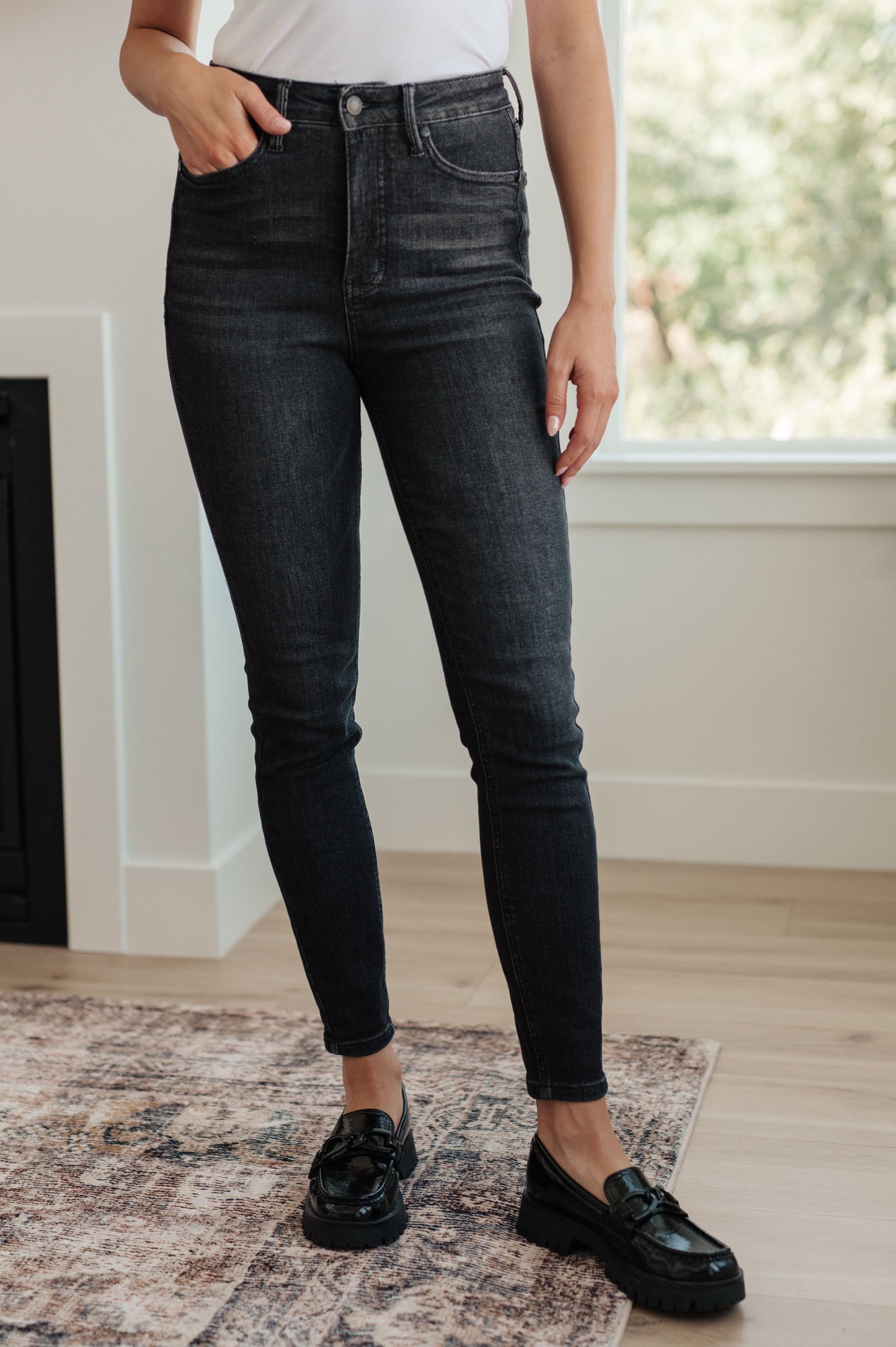 Judy Blue ~ Octavia High Rise Control Top Skinny Jeans in Washed Black