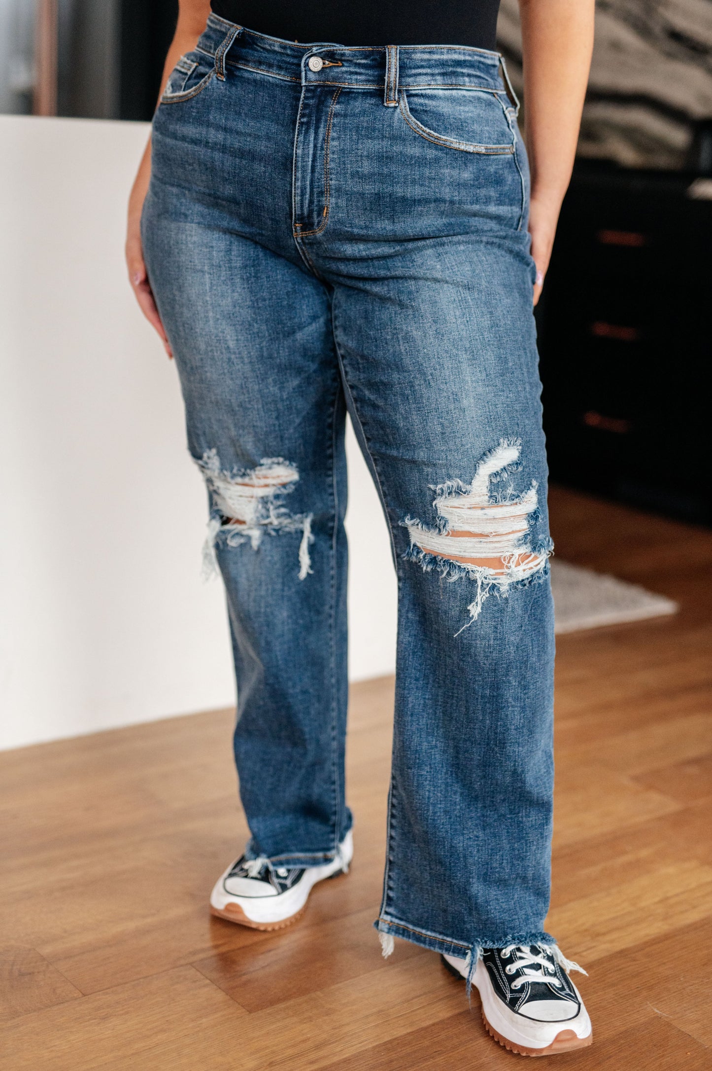 Judy Blue ~ Rose High Rise 90's Straight Jeans in Dark Wash