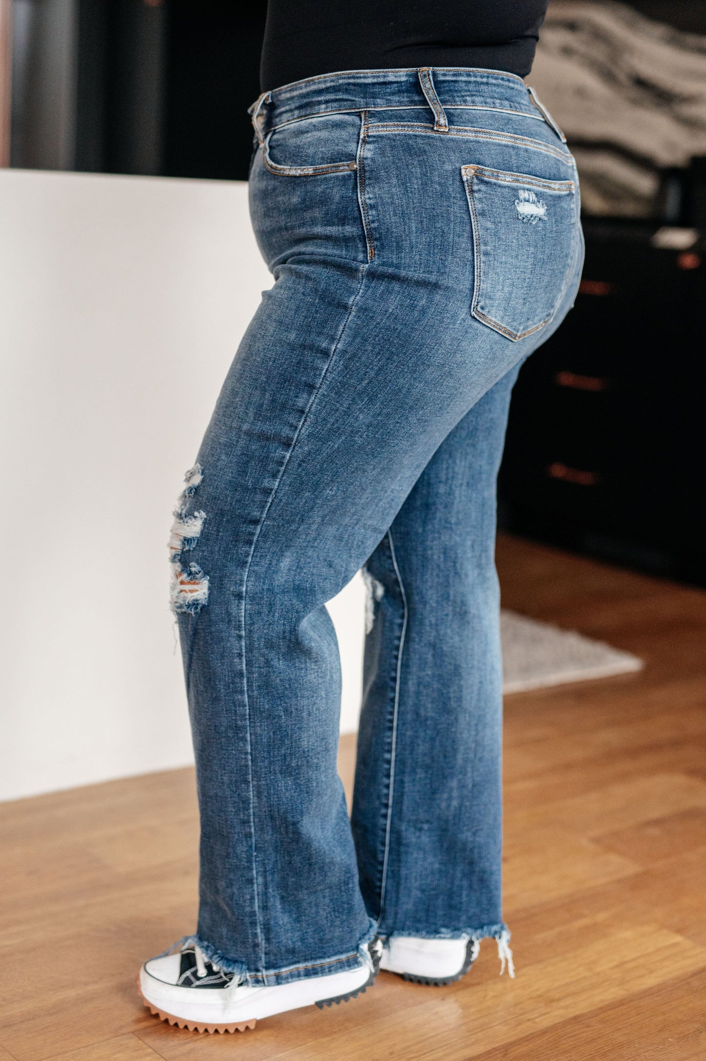 Judy Blue ~ Rose High Rise 90's Straight Jeans in Dark Wash