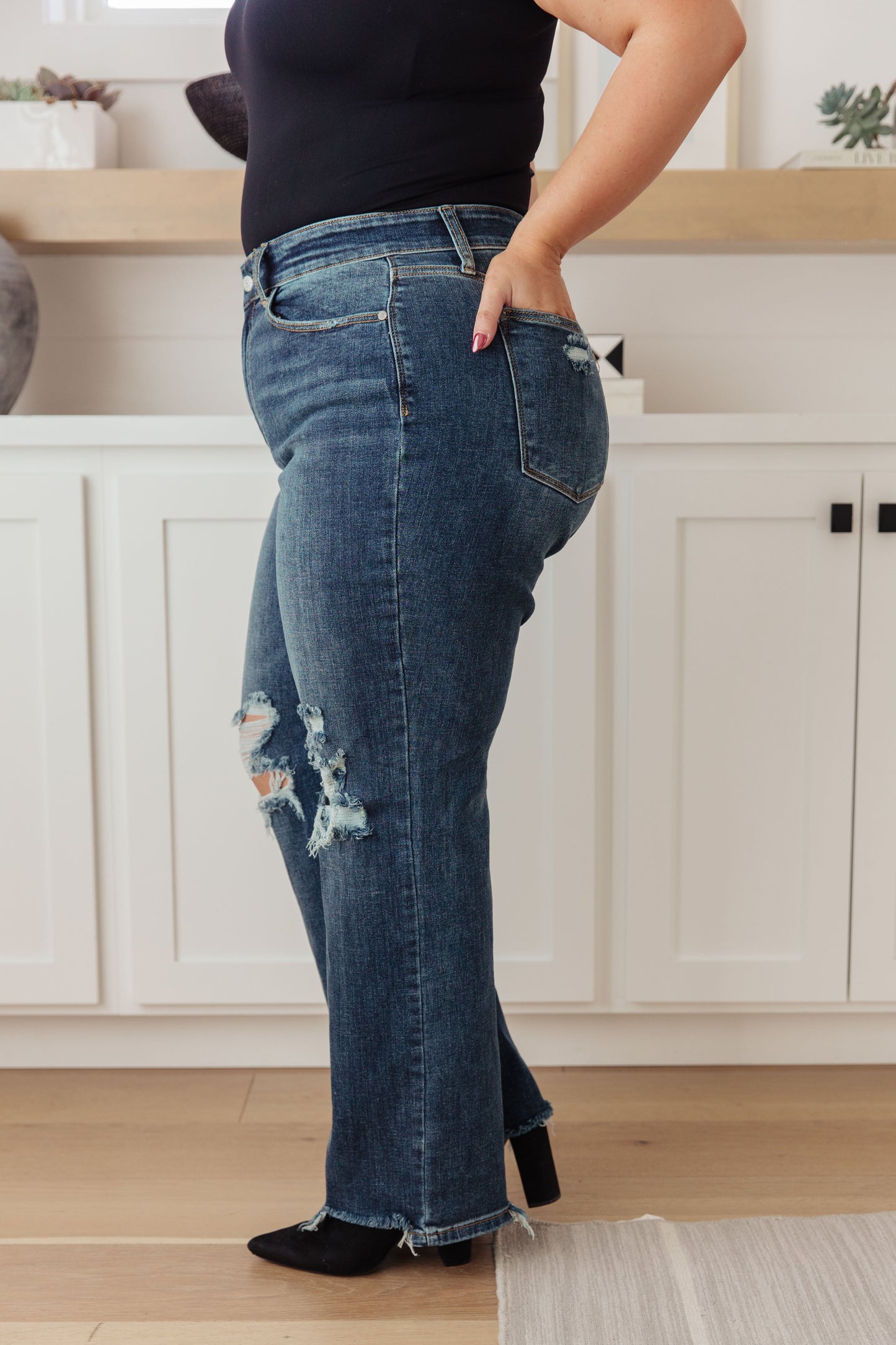 Judy Blue ~ Rose High Rise 90's Straight Jeans in Dark Wash